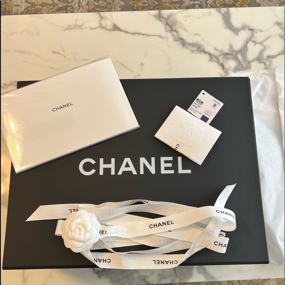 Authentic Chanel Deauville Tote with Top Handle 2022 - Picture 11 of 16